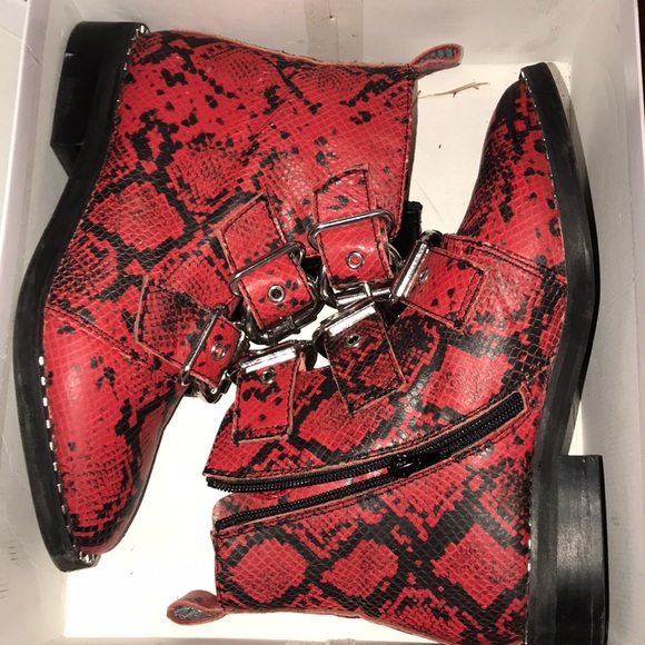 steve madden recharge